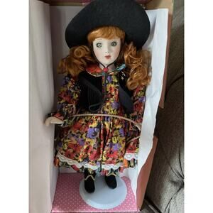 Paradise Galleries 14" - Musical - Oh Susannah - Doll